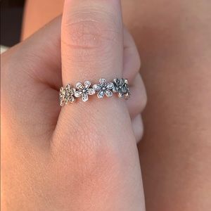 Pandora daisy ring